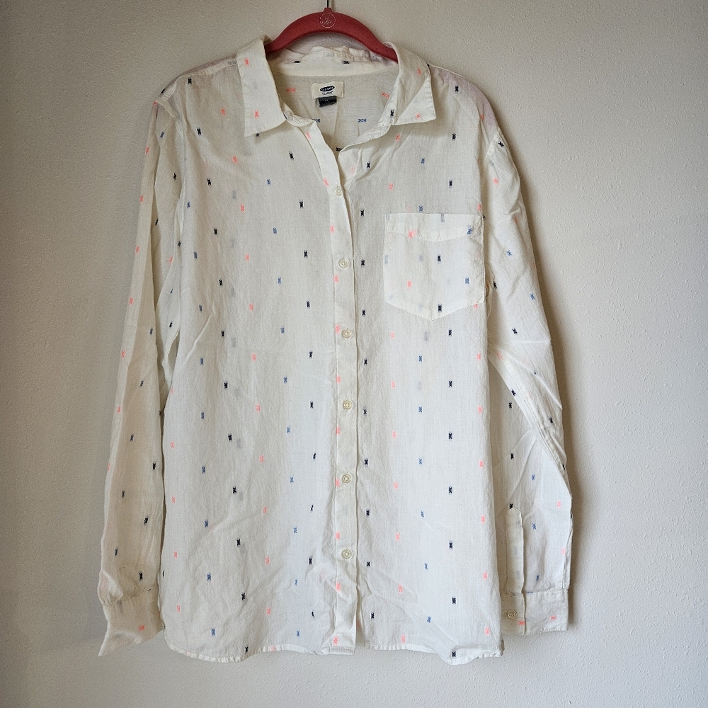 White Button-Up Shirt with Pattern